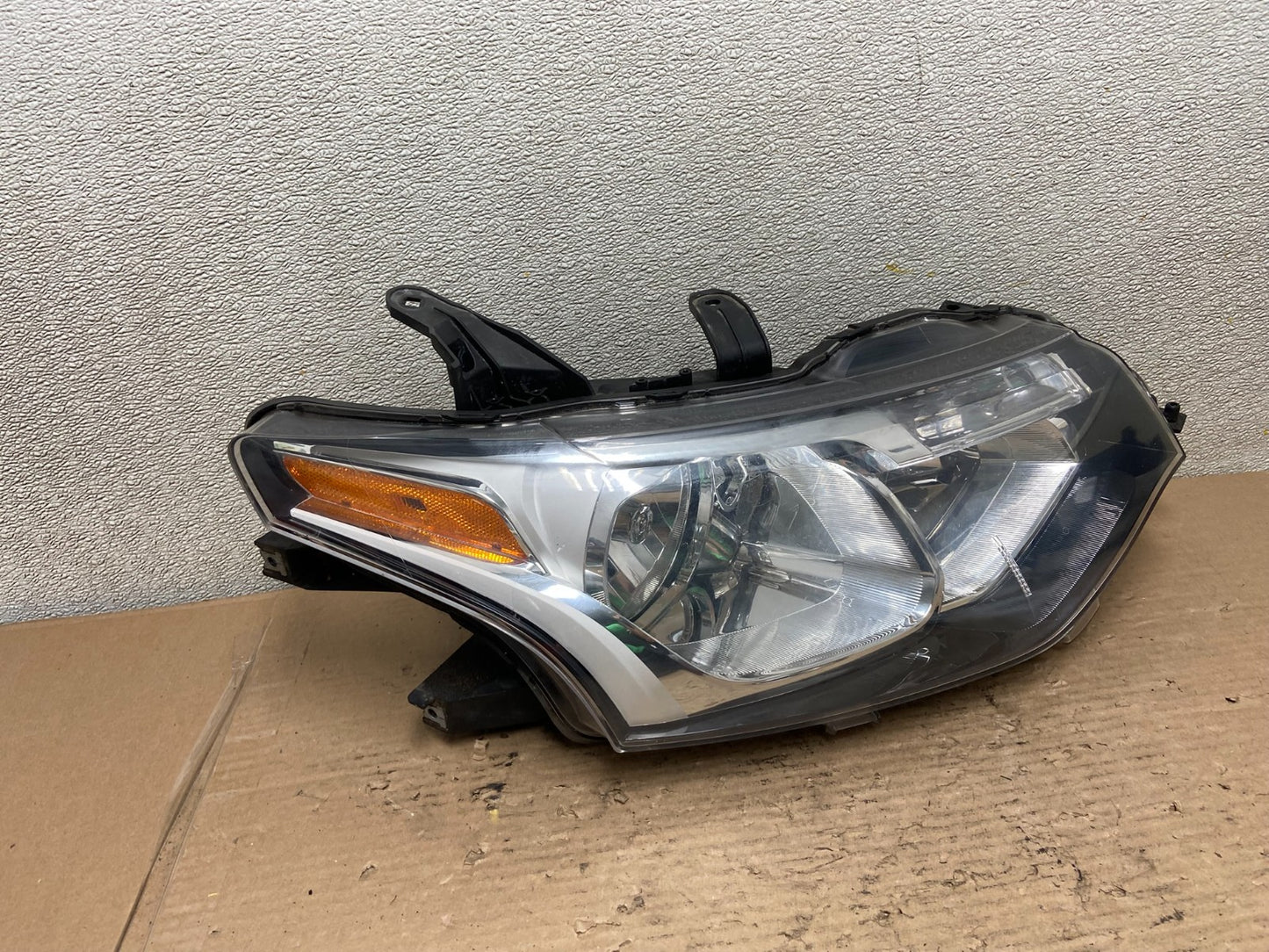 2014-2015 Mitsubishi Outlander Right Passenger Halogen Headlight Oem AA9518 DW0