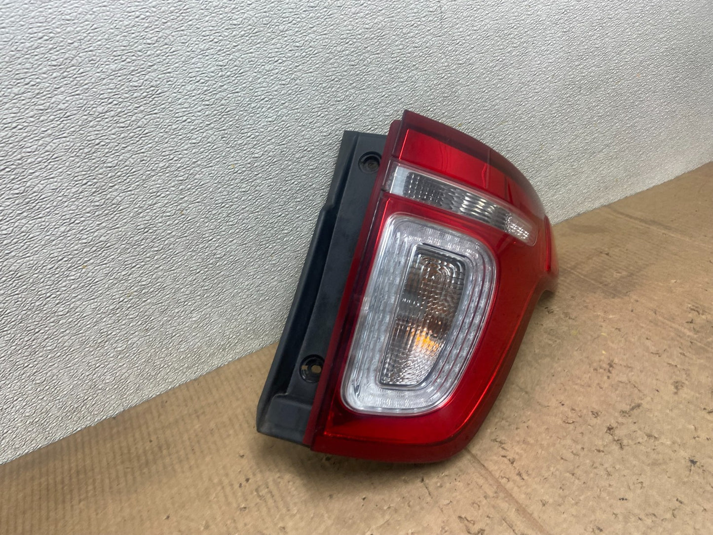2011-2015 Ford Explorer Police Package Right Passenger Side Tail light AA6786 LK2