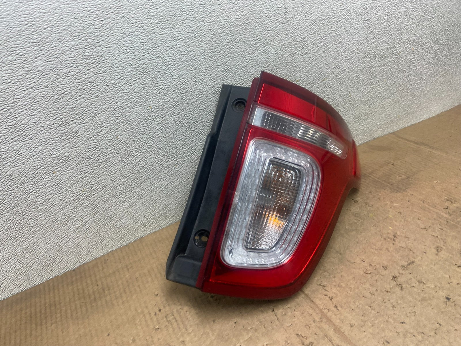 2011-2015 Ford Explorer Police Package Right Passenger Side Tail light AA6786 LK2