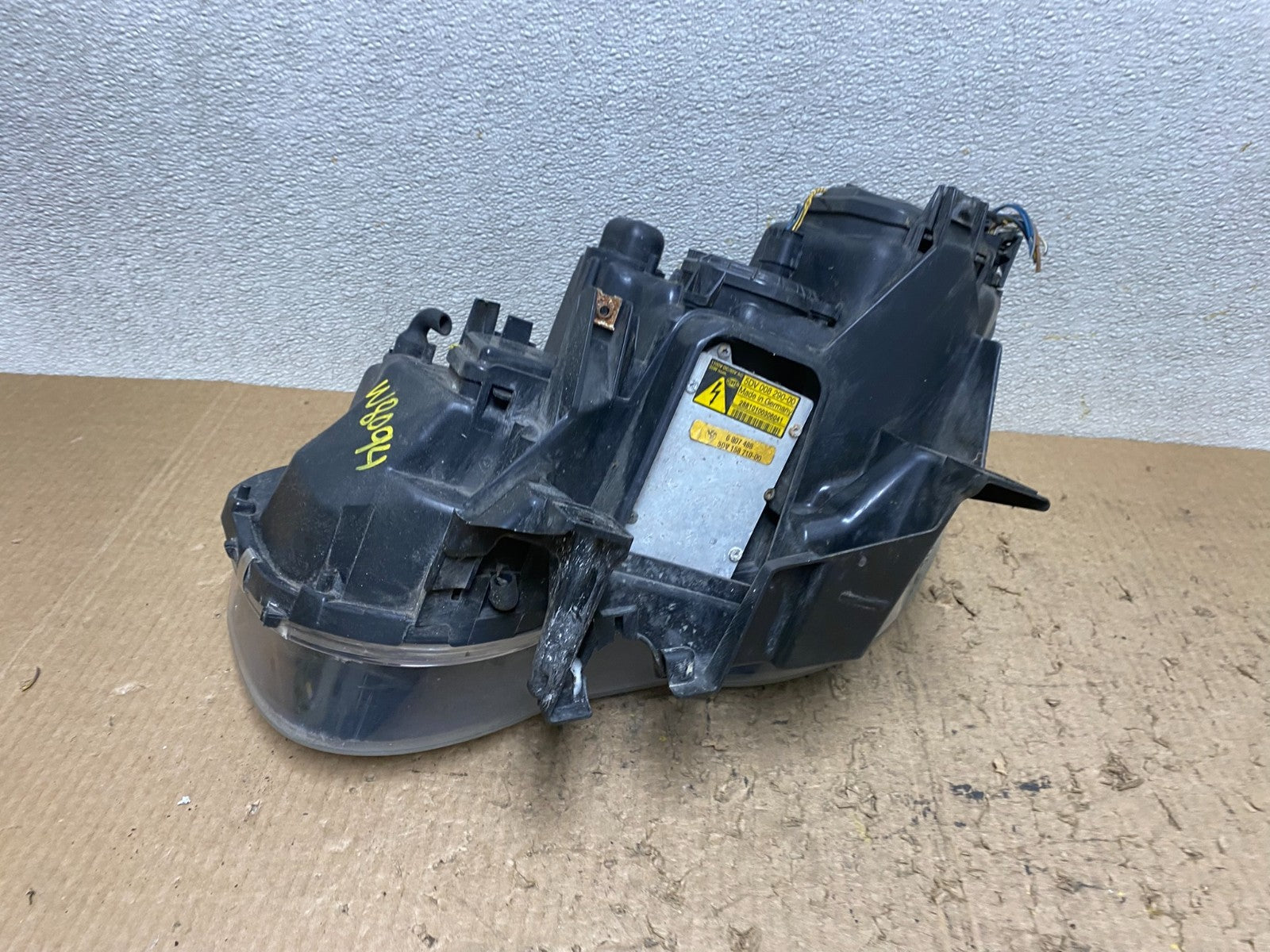2002 to 2005 BMW 7 Series 745i Xenon Right Passenger Headlight W8094 DW11