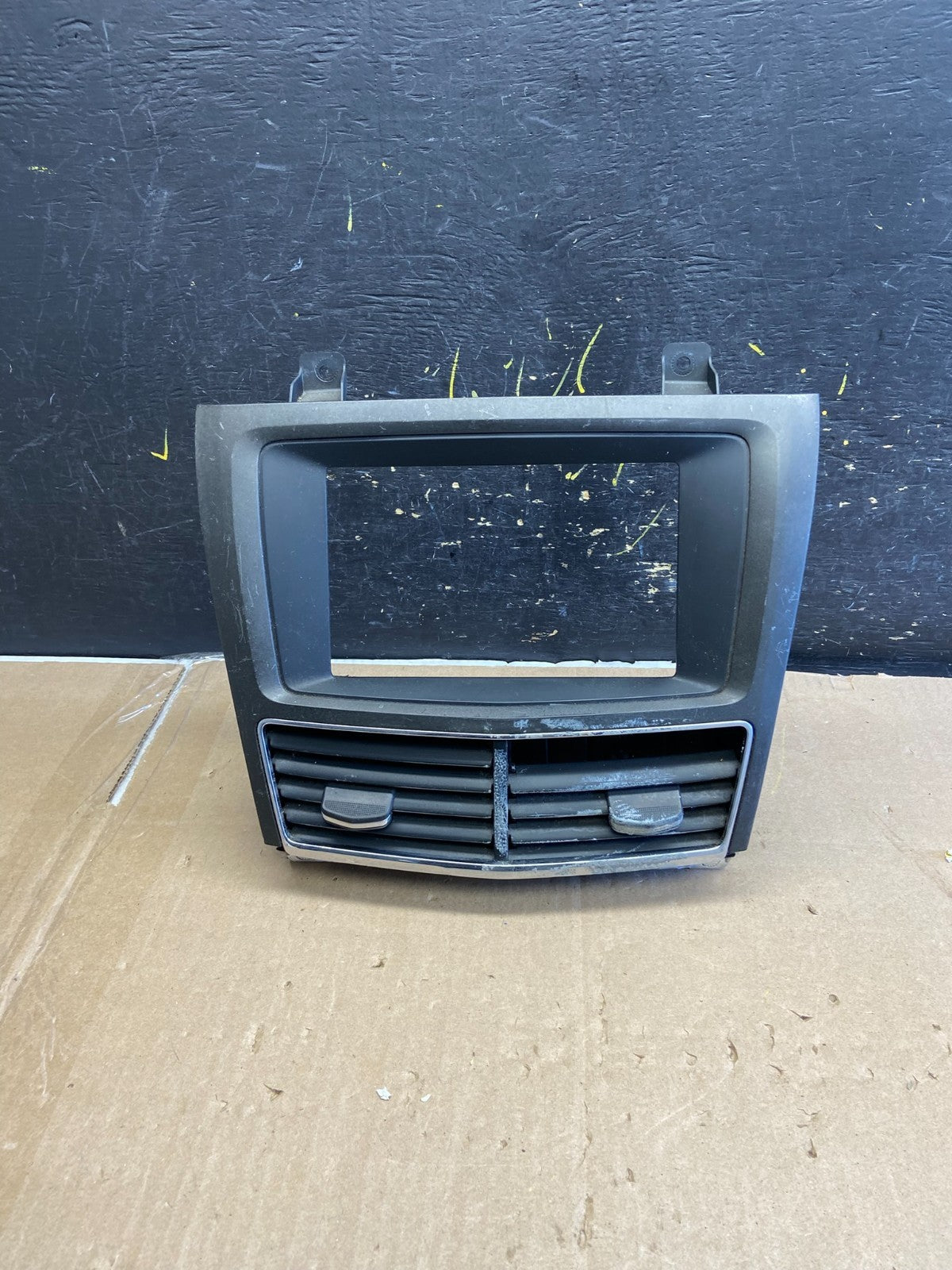 2010 - 2012 Lincoln Mkt Center Dash Gps Radio Bezel Panel Air Vent OEM AB1983 DG0