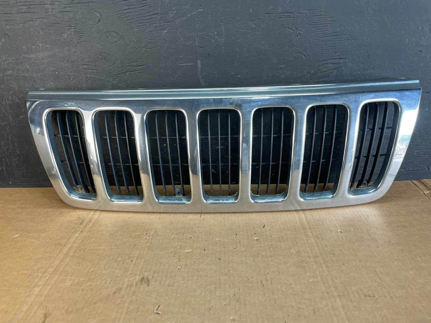 1999 to 2003 Jeep Grand Cherokee Front Upper Grill Grille AE8421 DW0