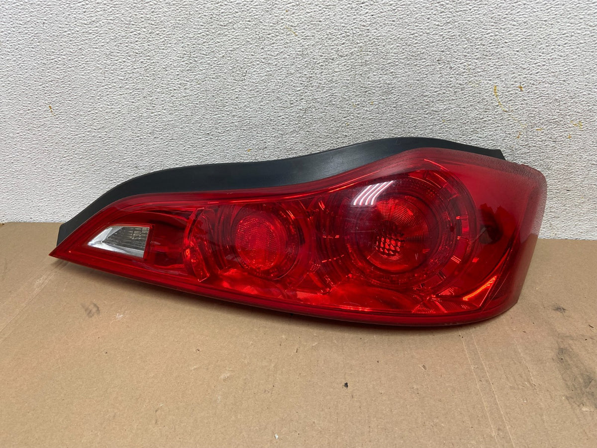 09-15 Infiniti G37 Q60 Convertible Right Passenger RH Tail Light ah0705 DG0