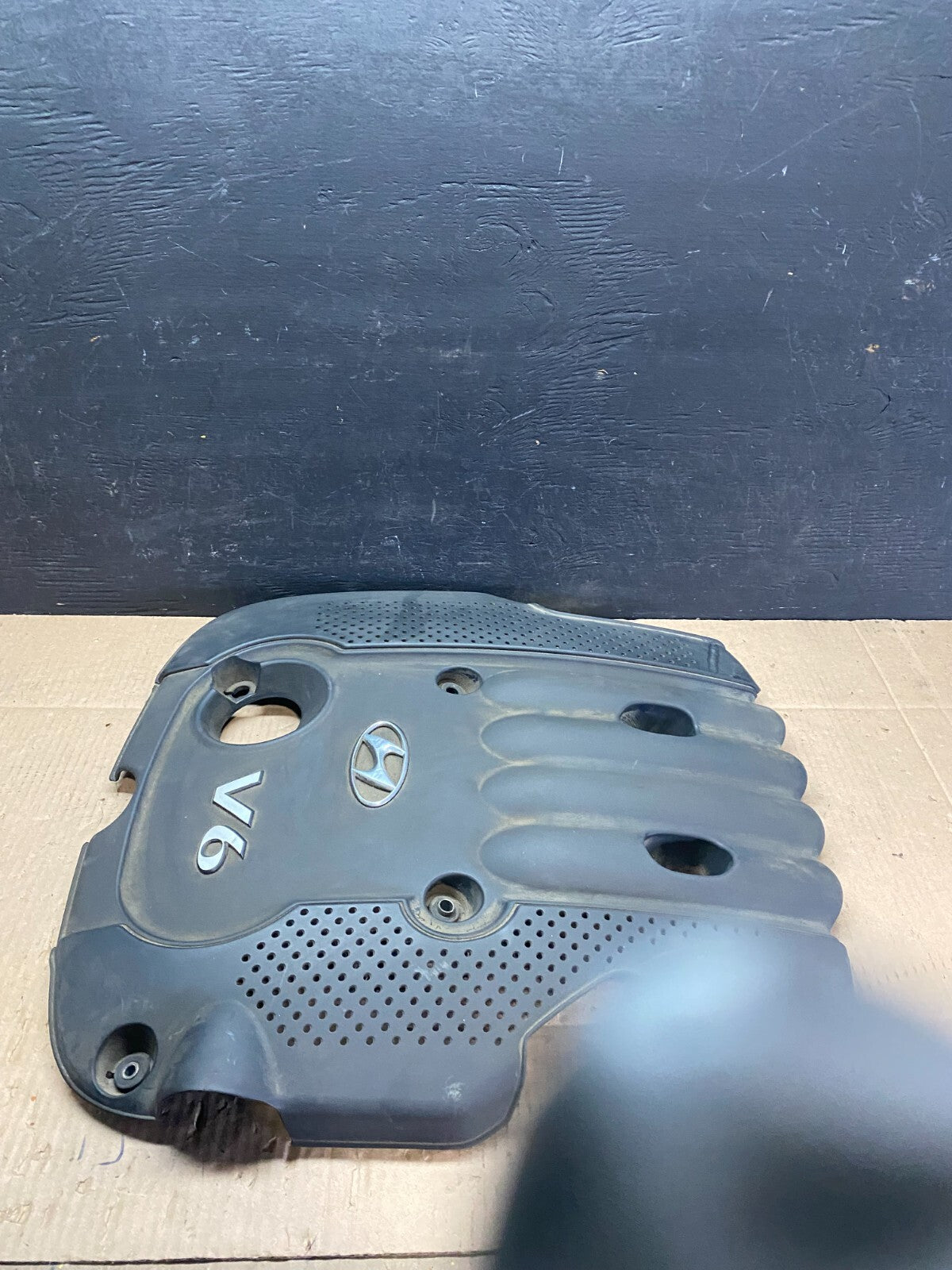 2005 - 2006 Hyundai Santa Fe 2.7L V6 Engine Motor Cover F3899 PS3