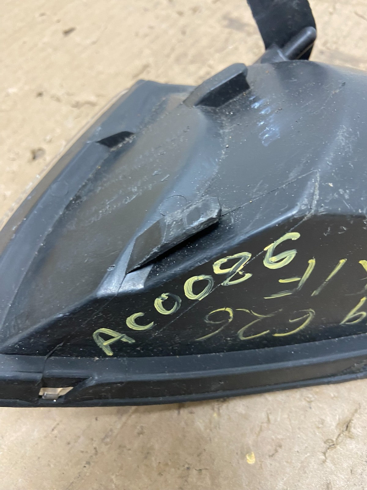 1996 to 1998 Mazda MPV Front Passenger Right Side Turn Signal AC0086 DG7