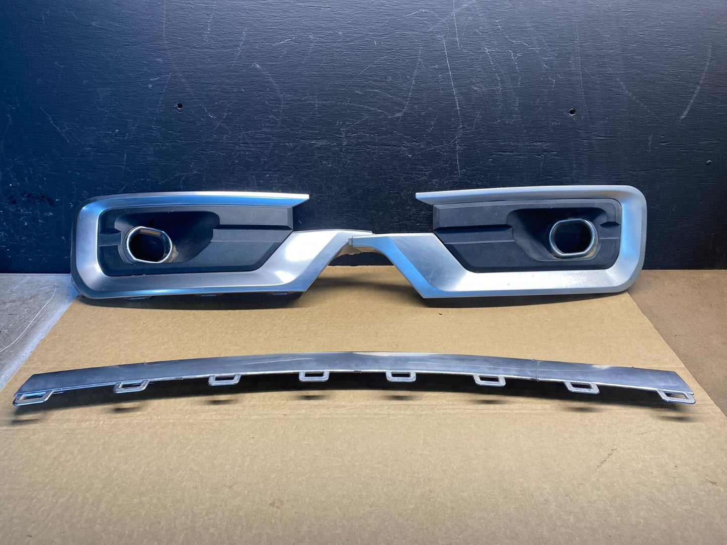 2013 to 2016 GMC Acadia Right+Left Lower Fog Light Bezel Trim AF7587 DG0