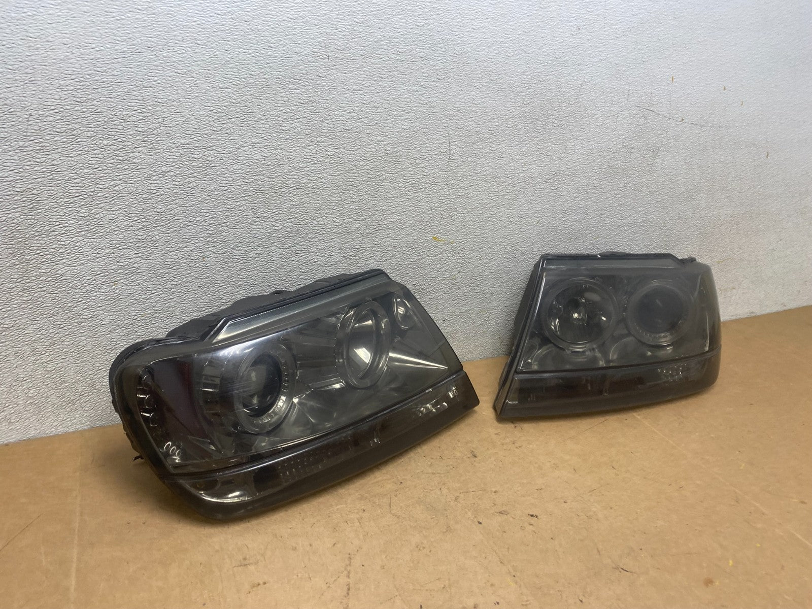 1999 - 2004 Jeep Grand Cherokee Left+Right Set Black LED Headlights x5413 DG2