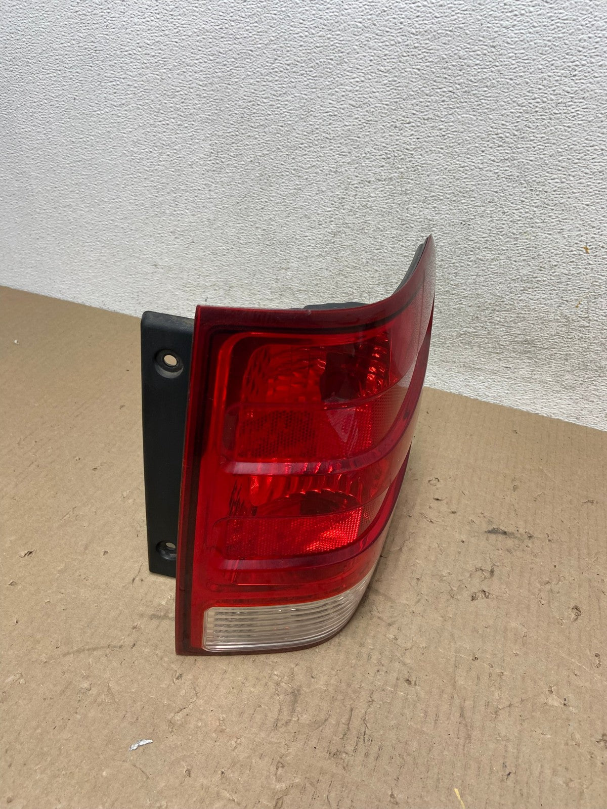 2003 2004 2005 2006 Ford Expedition Right Passenger Rh Tail light AG6544 LK2