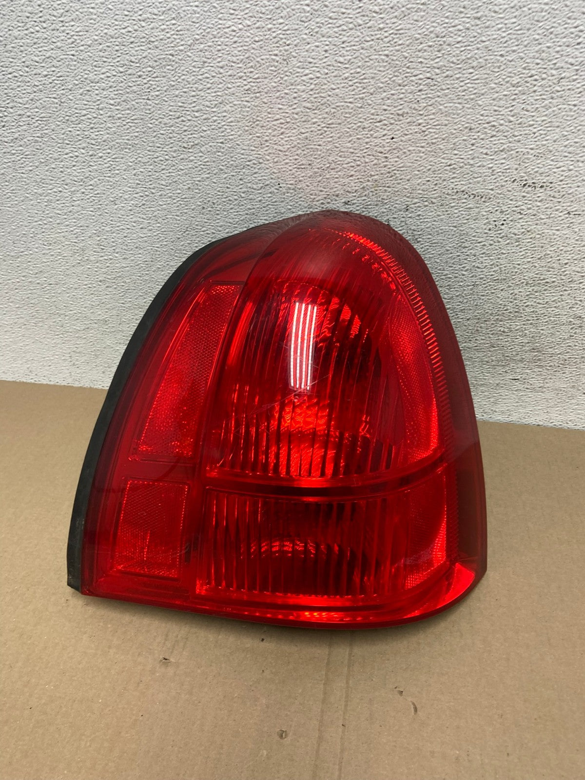 2003 to 2011 Lincoln Town Car Right Passenger Rh Tail Light AE9425 LK0