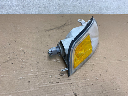 1997 to 2001 Mitsubishi Mirage Right Passenger RH Turn Signal OEM R0597 DW1