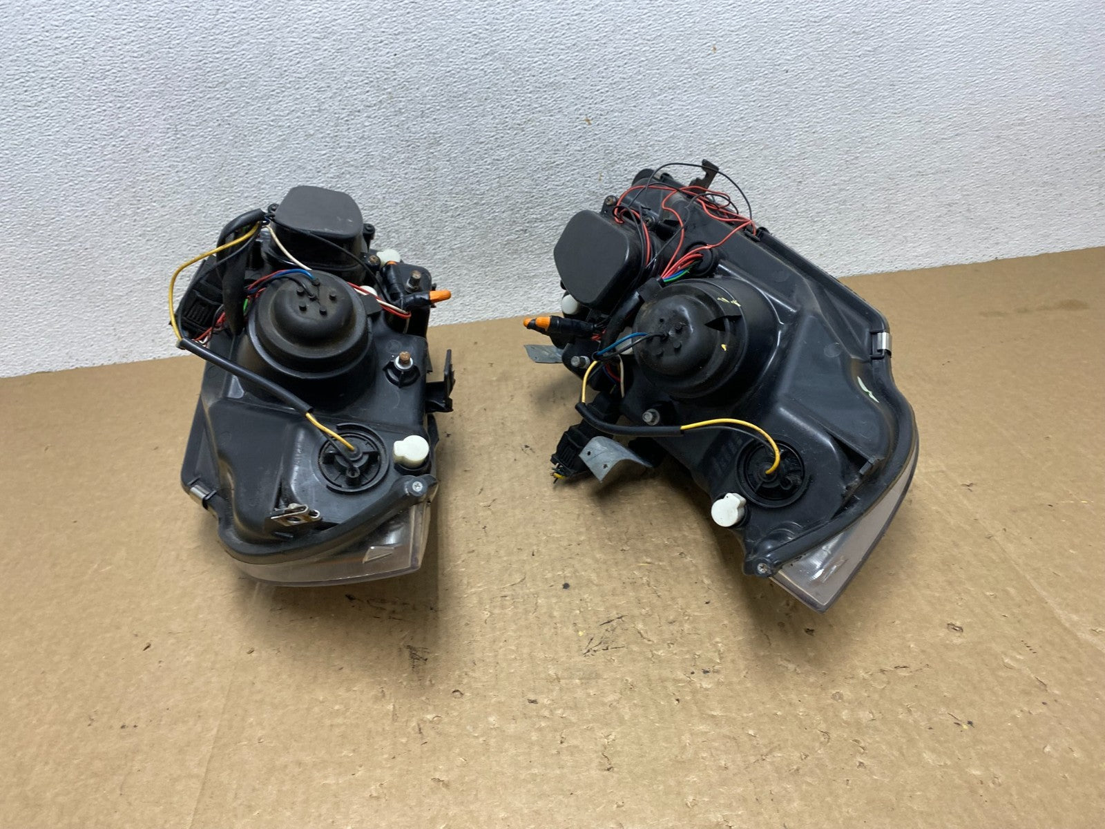 2006 to 2008 BMW 3-Series Sedan E90 Left+Right Set Side LED Headlights AF9821 DG12