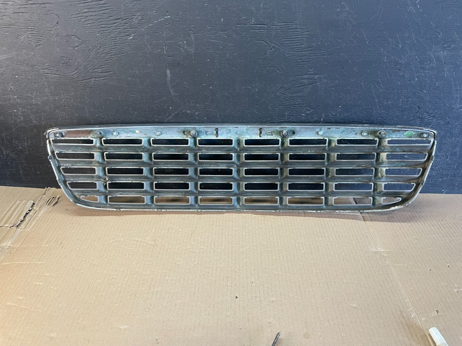 2000 to 2005 Cadillac Deville Front Hood Bumper Grille Grill ae3572 DG3