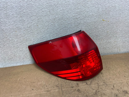 2004 to 2005 Toyota Sienna Left Driver LH Side Tail Light Oem Y7147 DW0