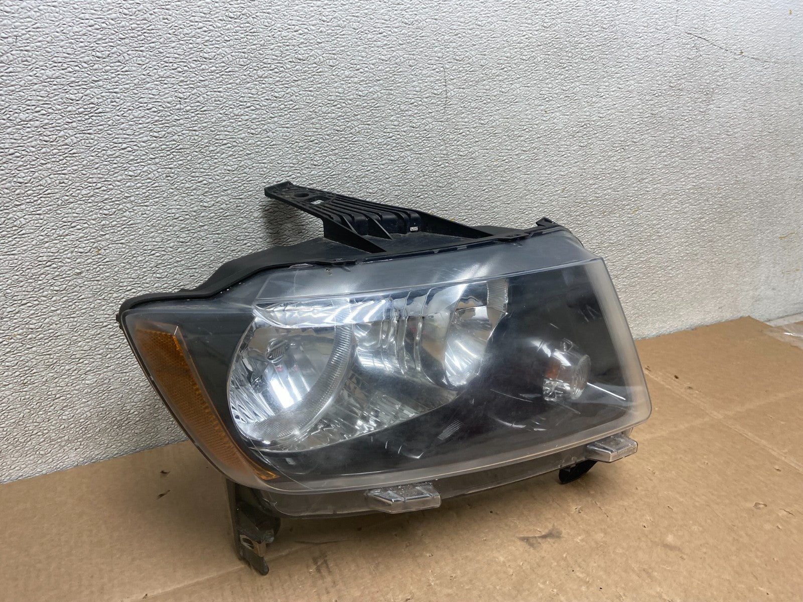 2011-2013 Jeep Grand Cherokee Right Passenger Halogen Headlight Y8590 DG2