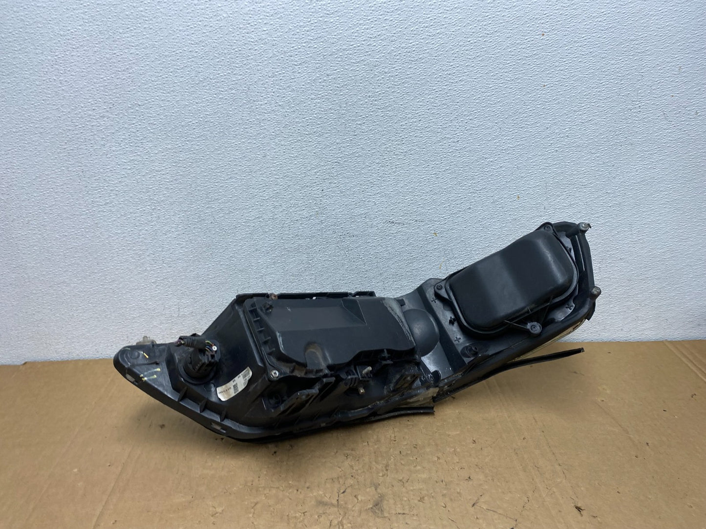 2005 to 2011 Lincoln Town Car Left Driver LH Side Headlight AD3298 DW6