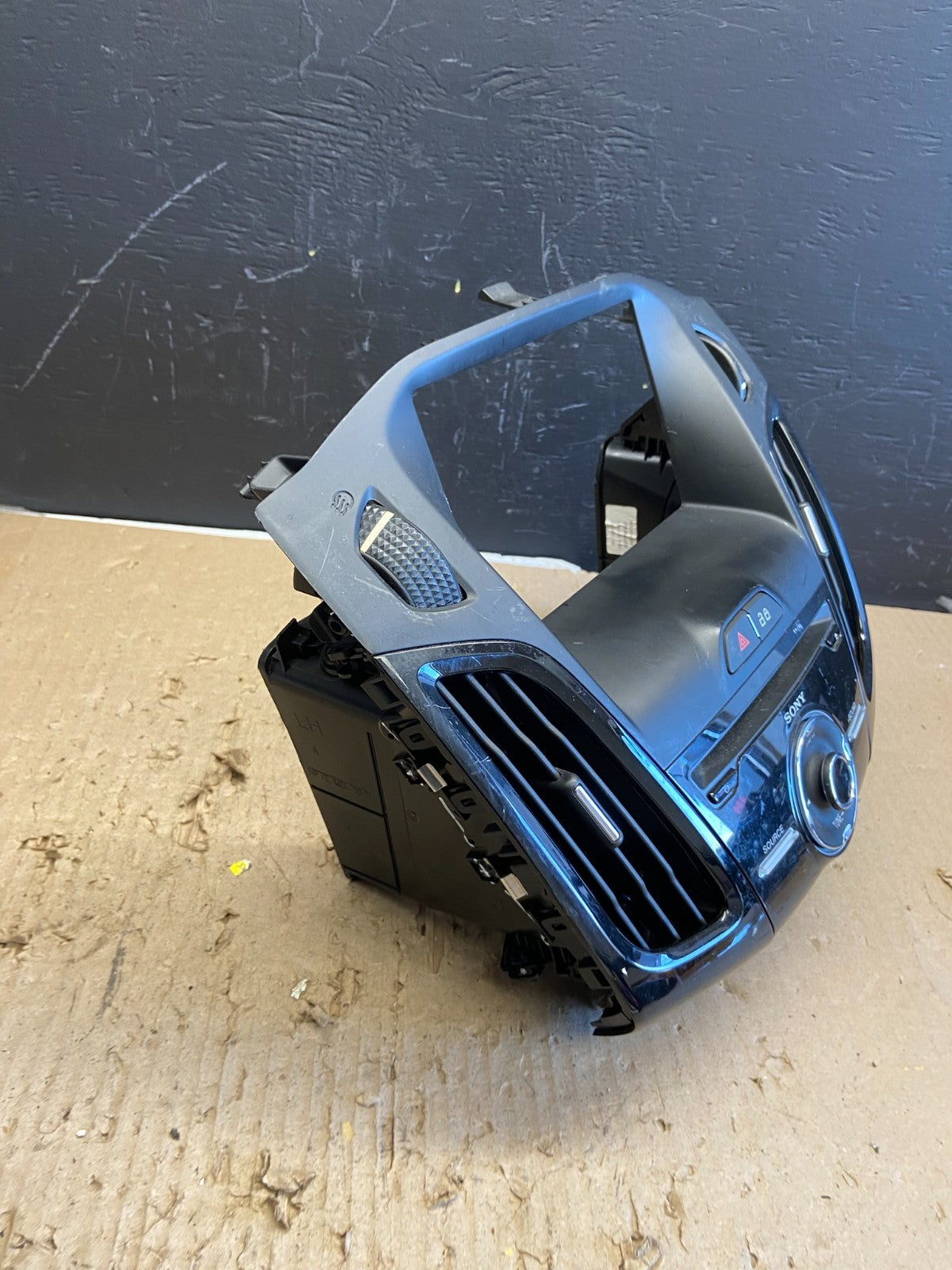 2015 to 2018 Ford Focus OEM Center Radio Stereo Control Unit Trim AB5873 DG2