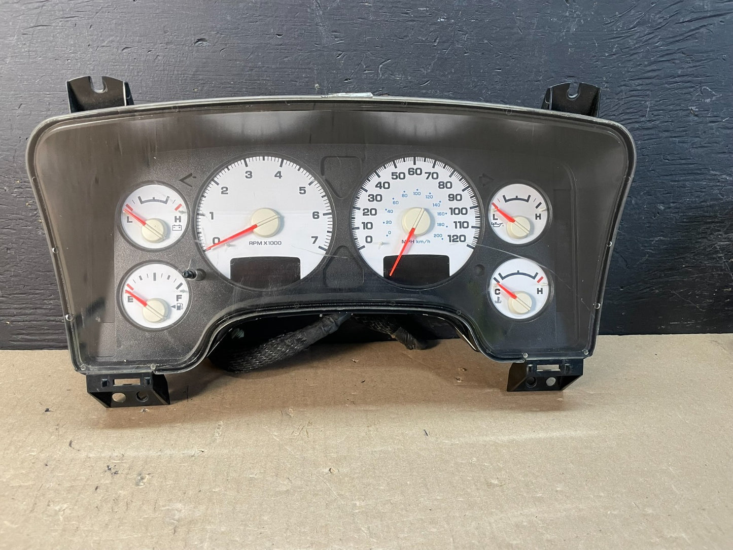 2004 - 2005 Dodge Ram 1500 Instrument Speedometer Gauge Cluster AE3382 DG0