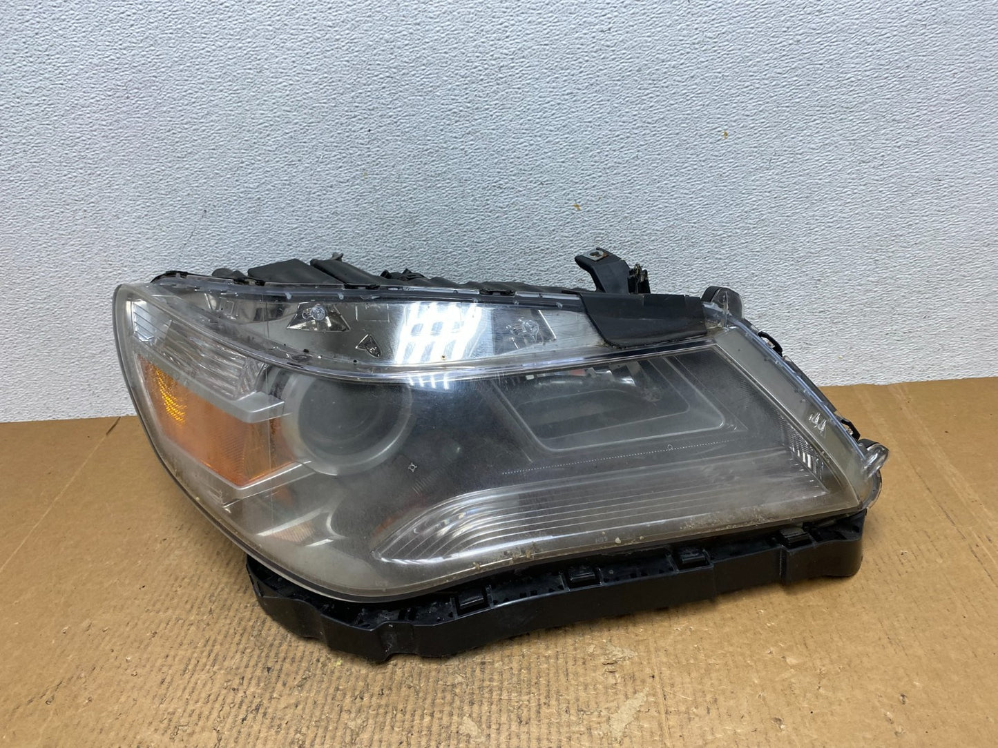 2009 to 2012 Acura RL Right Passenger RH Side Xenon HID Headlight AE1611 DG0