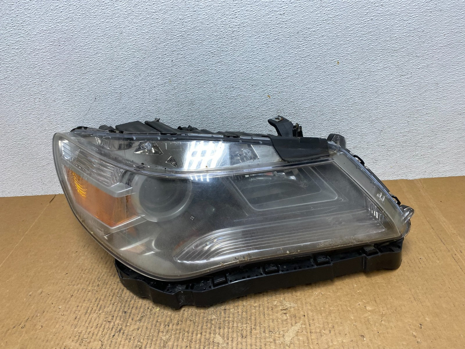 2009 to 2012 Acura RL Right Passenger RH Side Xenon HID Headlight AE1611 DG0