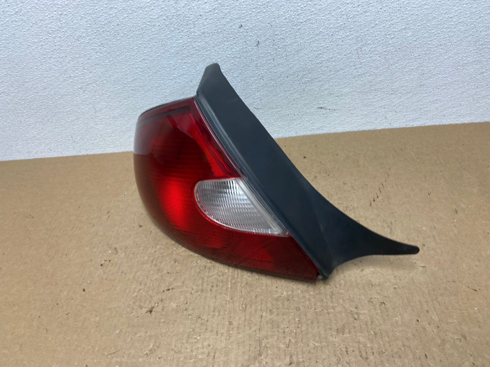 2000 2001 2002 Dodge Neon Left Driver LH Side Tail Light Oem AC1378 LK1