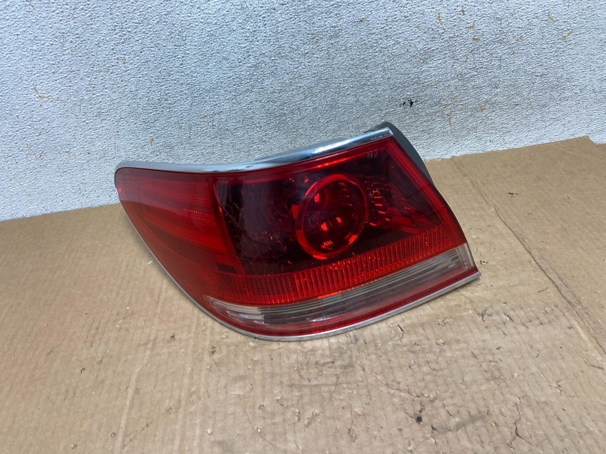 2005 - 2006 Lexus ES330 Left Driver LH Side Tail Light AI5515 DW0