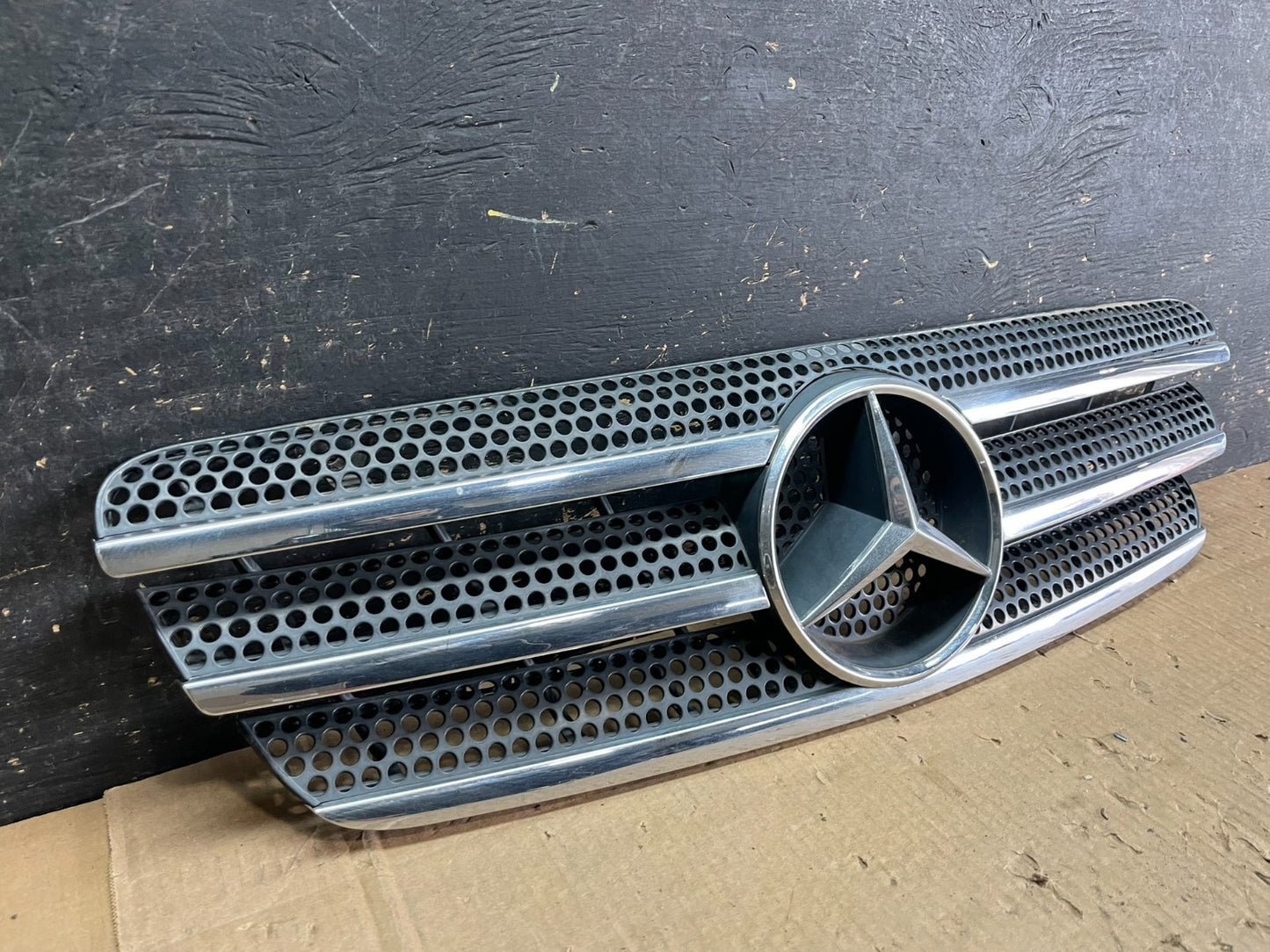 1998 to 2005 Mercedes-Benz ML320 Front Upper Grille Grill OEM ab3218 DG1