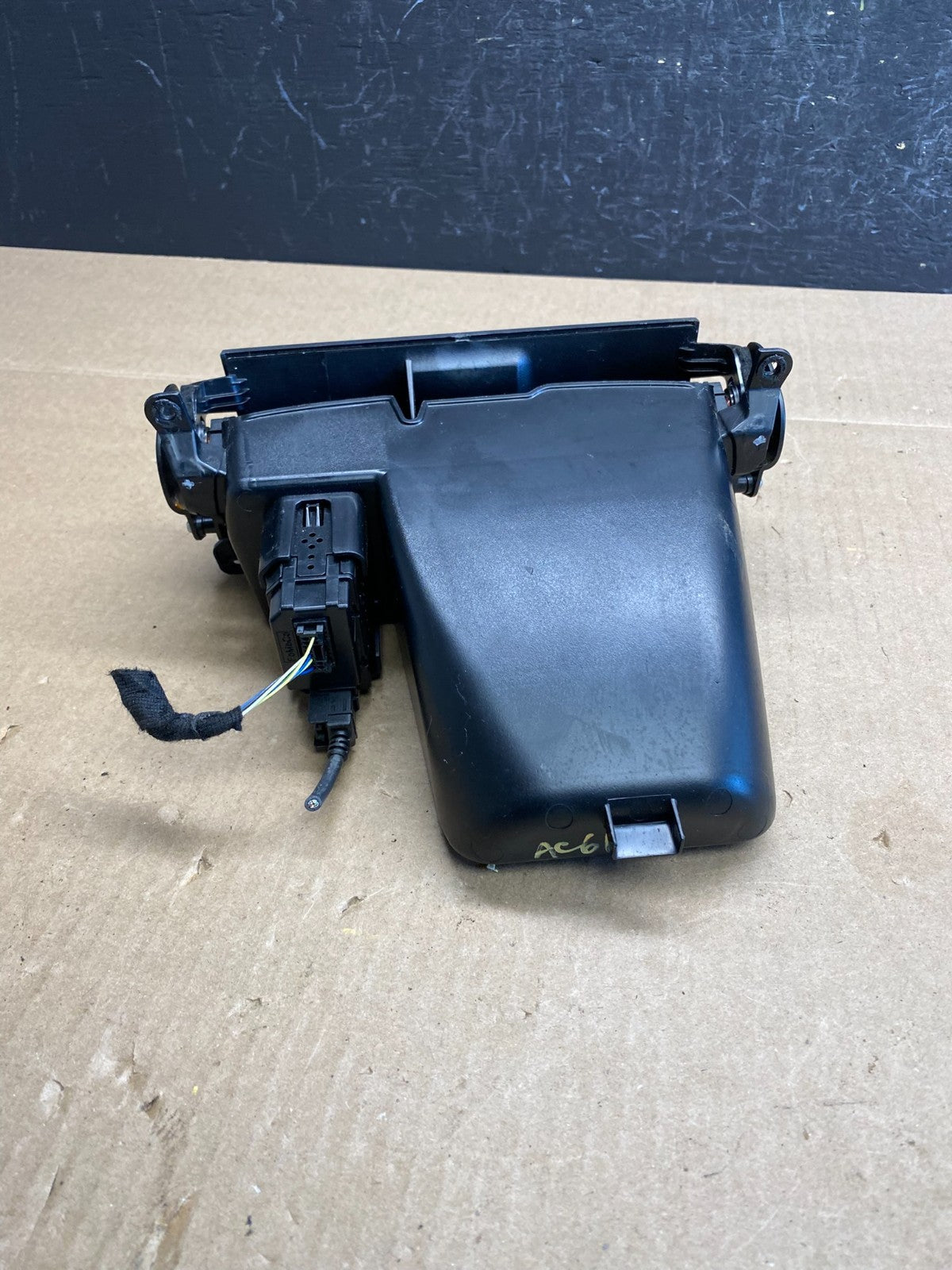 2015 to 2018 Ford Edge Center Console Storage Tray AC6186 DG4