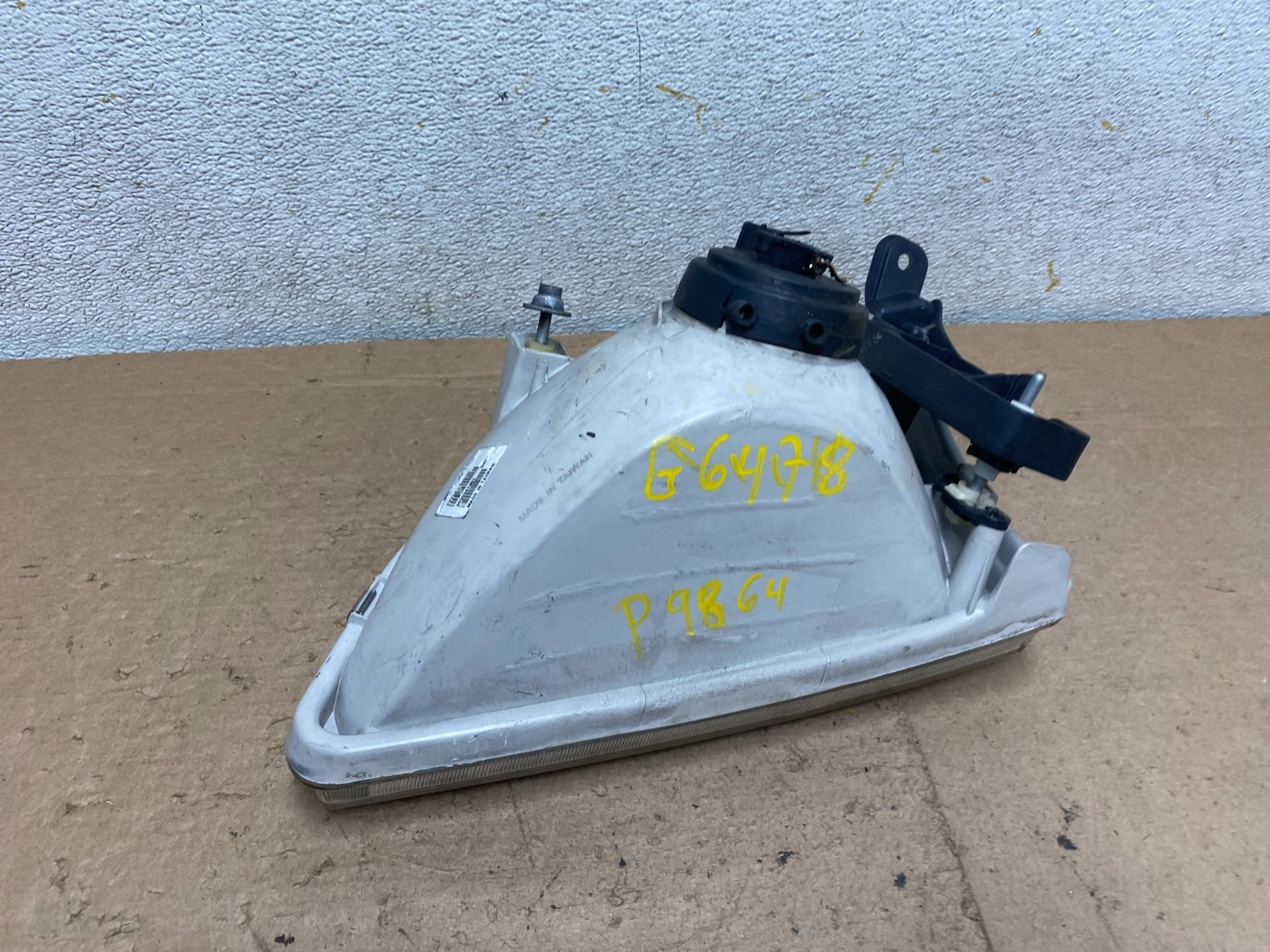 2001 2002 2003 Toyota Sienna Right Passenger Rh Side Headlight Halogen P9864 DW8