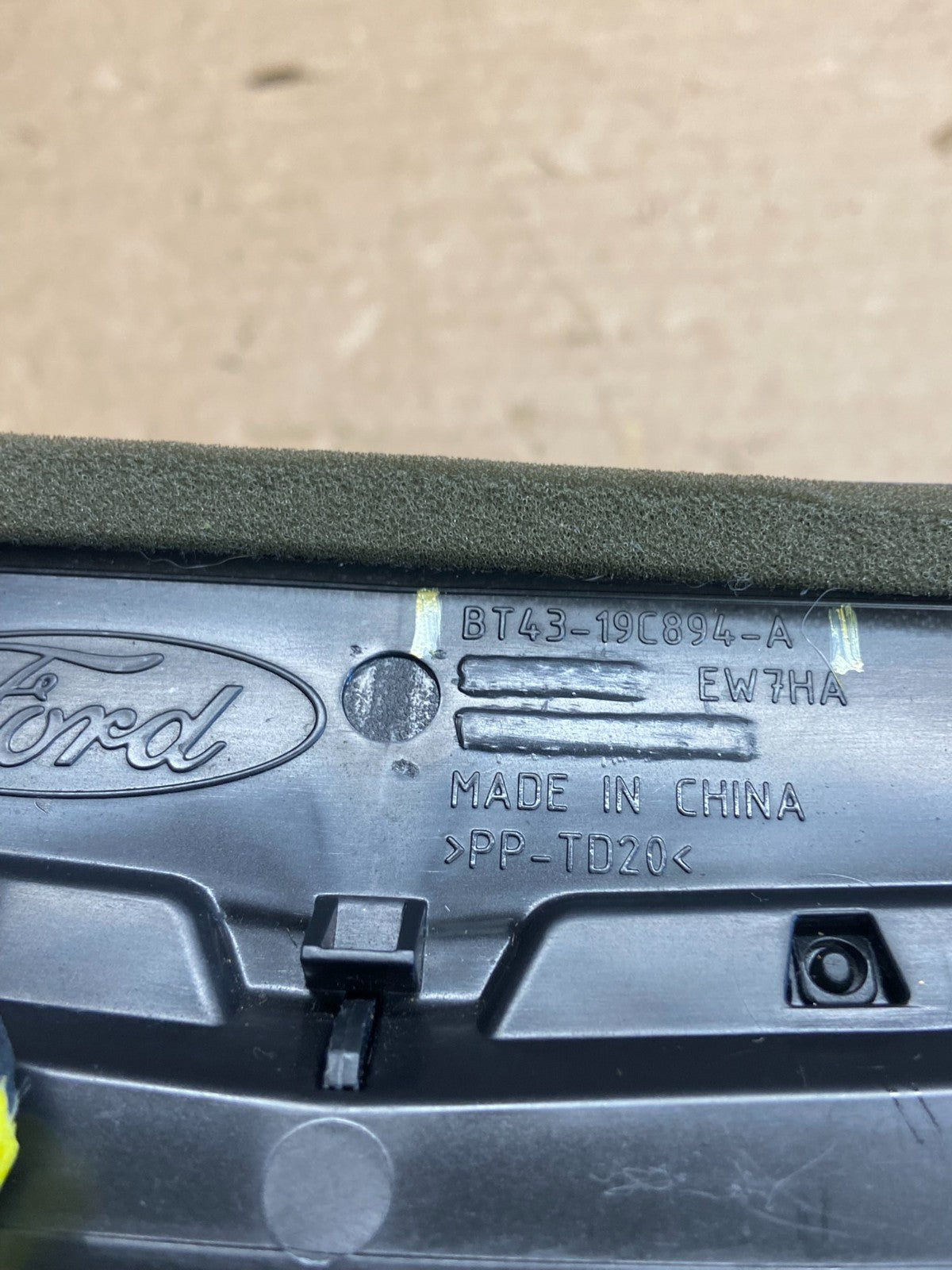 2011 to 2014 Ford Edge Center Dash Radio Panel Air Vent AF2592 DG6