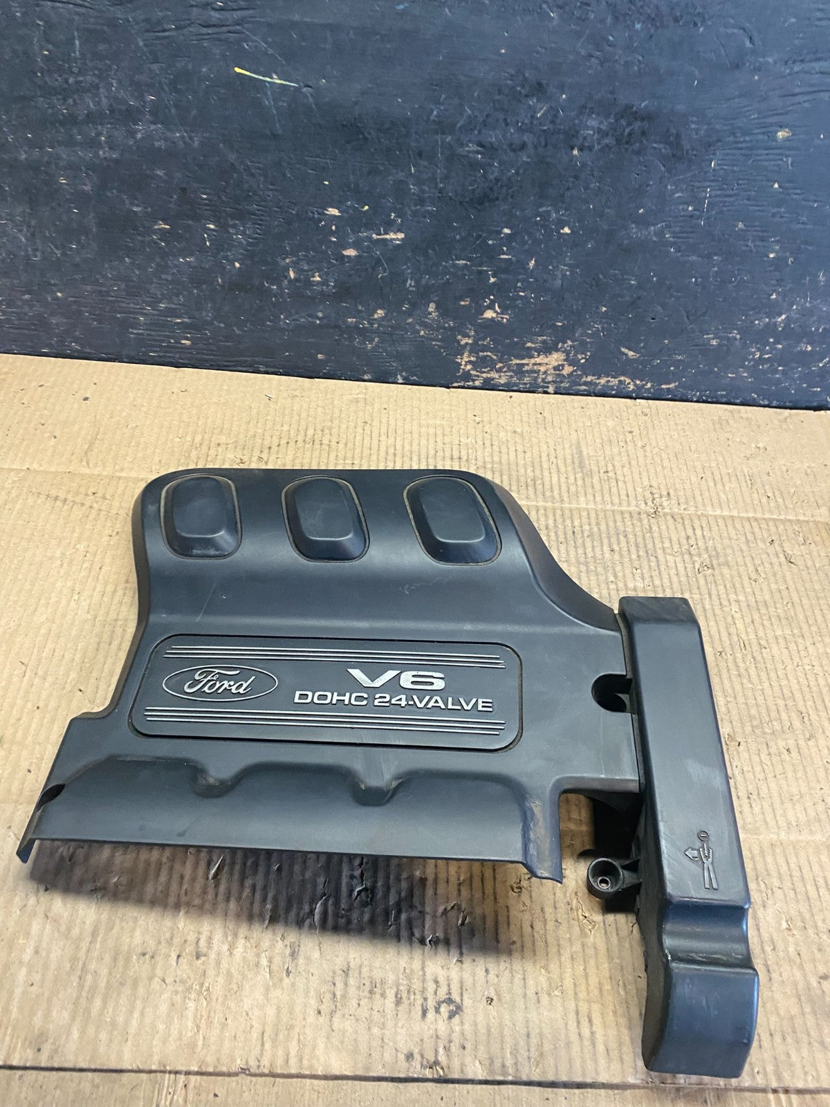 2001 to 2004 Mazda Tribute DOHC 24 VALVE Engine Shield Top Cover t6771 DG0