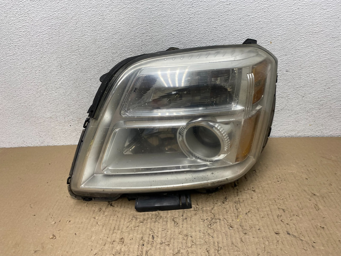 2010 to 2015 GMC Terrain Halogen Left Driver Lh Side Headlight AF7253 DW0
