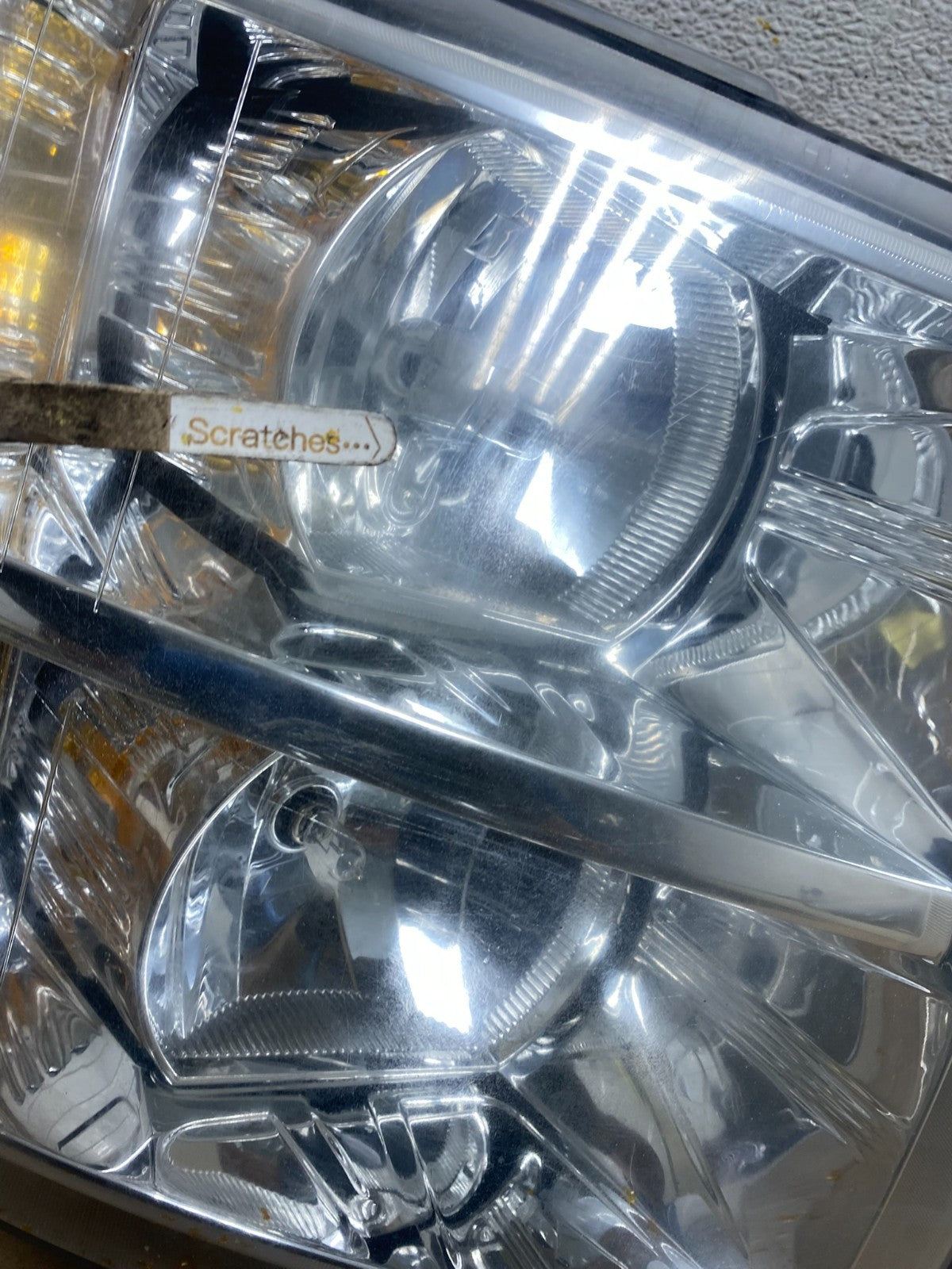 2007 to 2014 Chevrolet Silverado Left+Right Side Headlights AJ2476 DW3