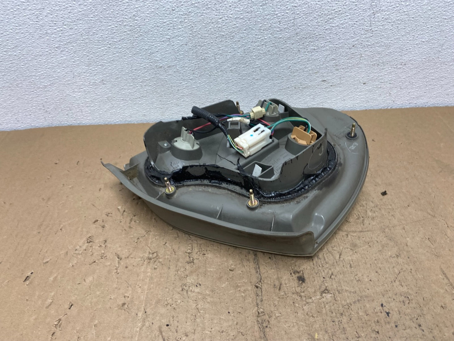 2002 2003 Nissan Maxima Right Passenger RH Side Tail Light AC7356 DW4