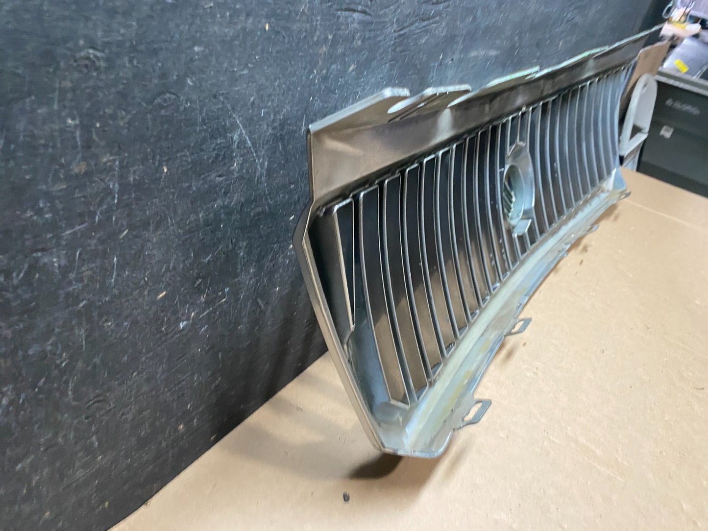 2002 to 2005 Mercury Mountaineer Front Upper Grill Grille Oem P5897 DG10