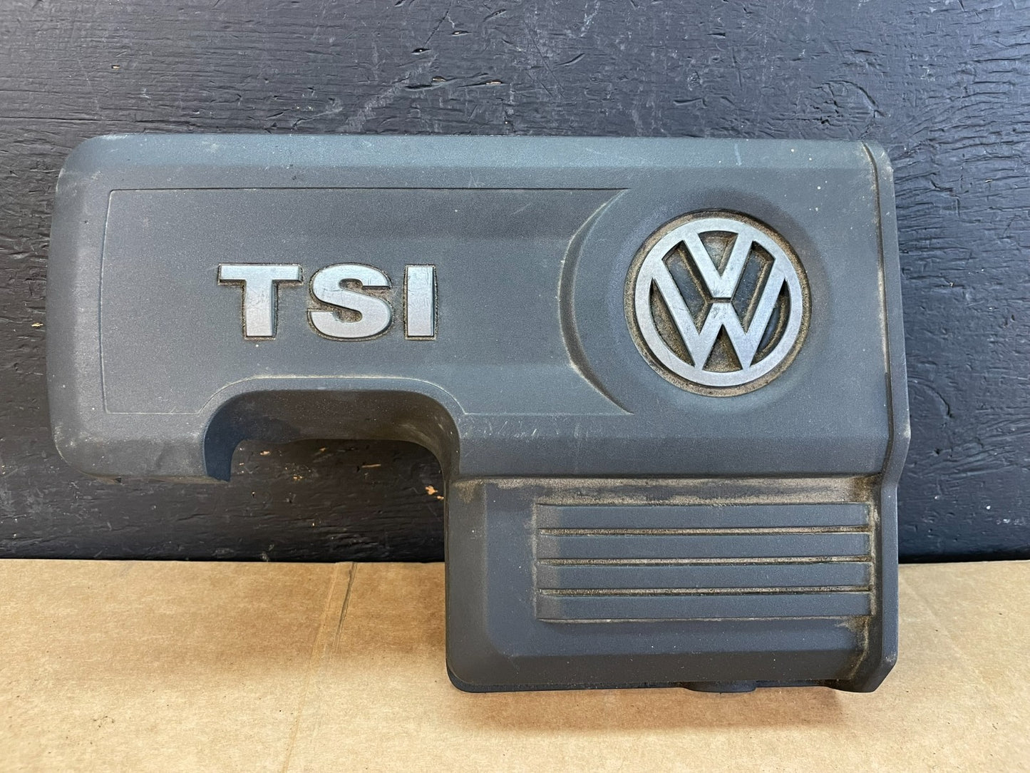 Volkswagen 1.4T EA211 Engine Cover Bonnet 04e103925 AC4972 DG0