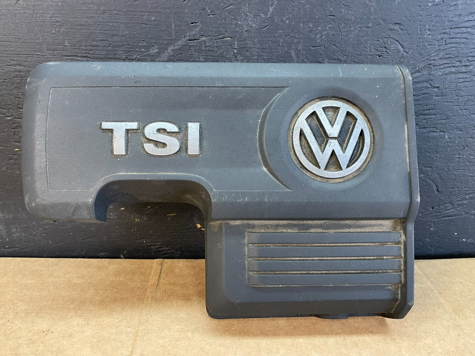 Volkswagen 1.4T EA211 Engine Cover Bonnet 04e103925 AC4972 DG0