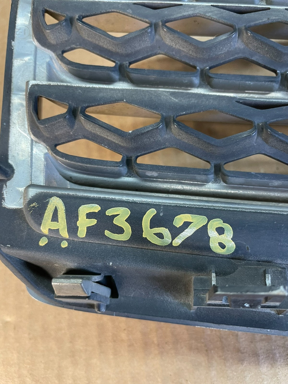 2009 to 2011 Nissan Maxima Front Upper Grill Grille 62070-9N00A AF3678 DG8