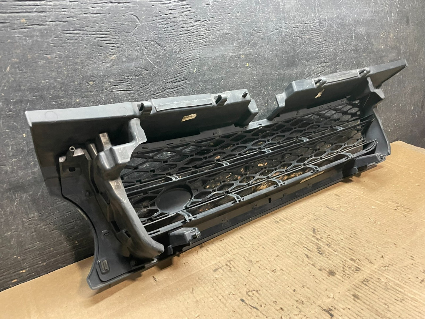 2010 to 2013 Land Rover Discovery  Front Upper Grill Grille X9824 DG6