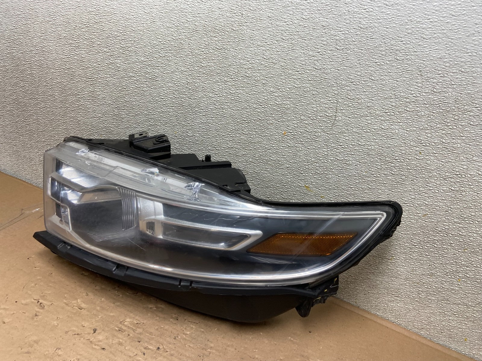 2013 to 2019 Ford Taurus Left Driver LH Side Headlight Halogen OEM AB0159 DW1