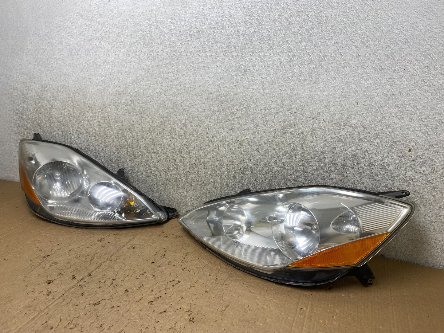 2006 to 2010 Toyota Sienna Left+Right Side Set Headlights Halogen V4560 DW1