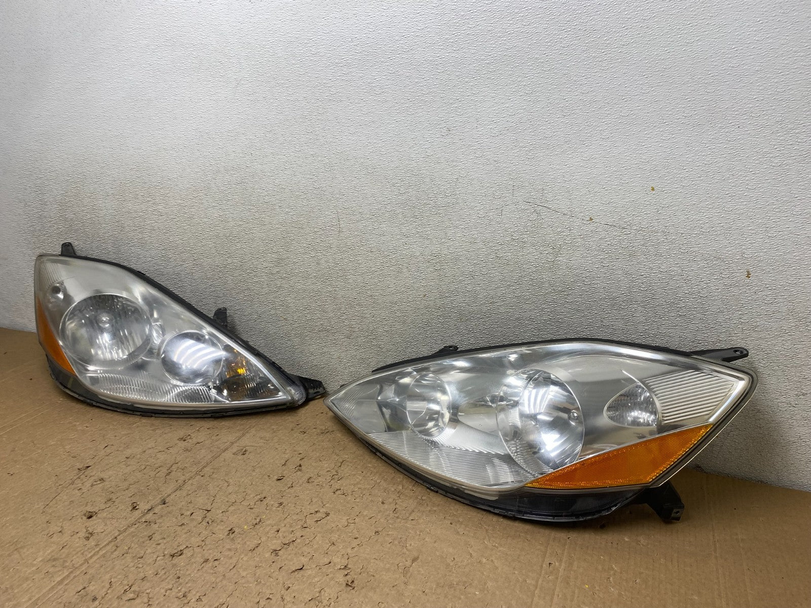 2006 to 2010 Toyota Sienna Left+Right Side Set Headlights Halogen V4560 DW1