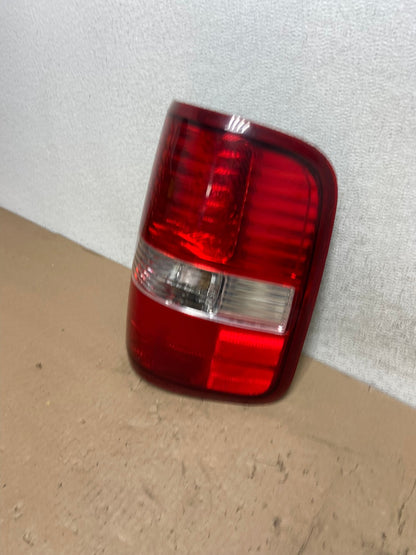 2004 to 2008 Ford F150 F-150 Right Passenger RH Side Tail Light AG5578 LK1