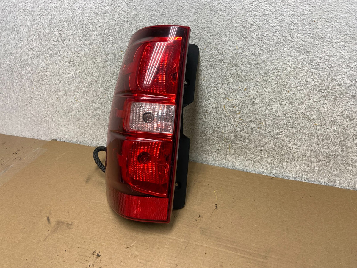 2008-2014 Chevrolet Tahoe Suburban Driver Lh Left Side Tail Light AH4453 DW2