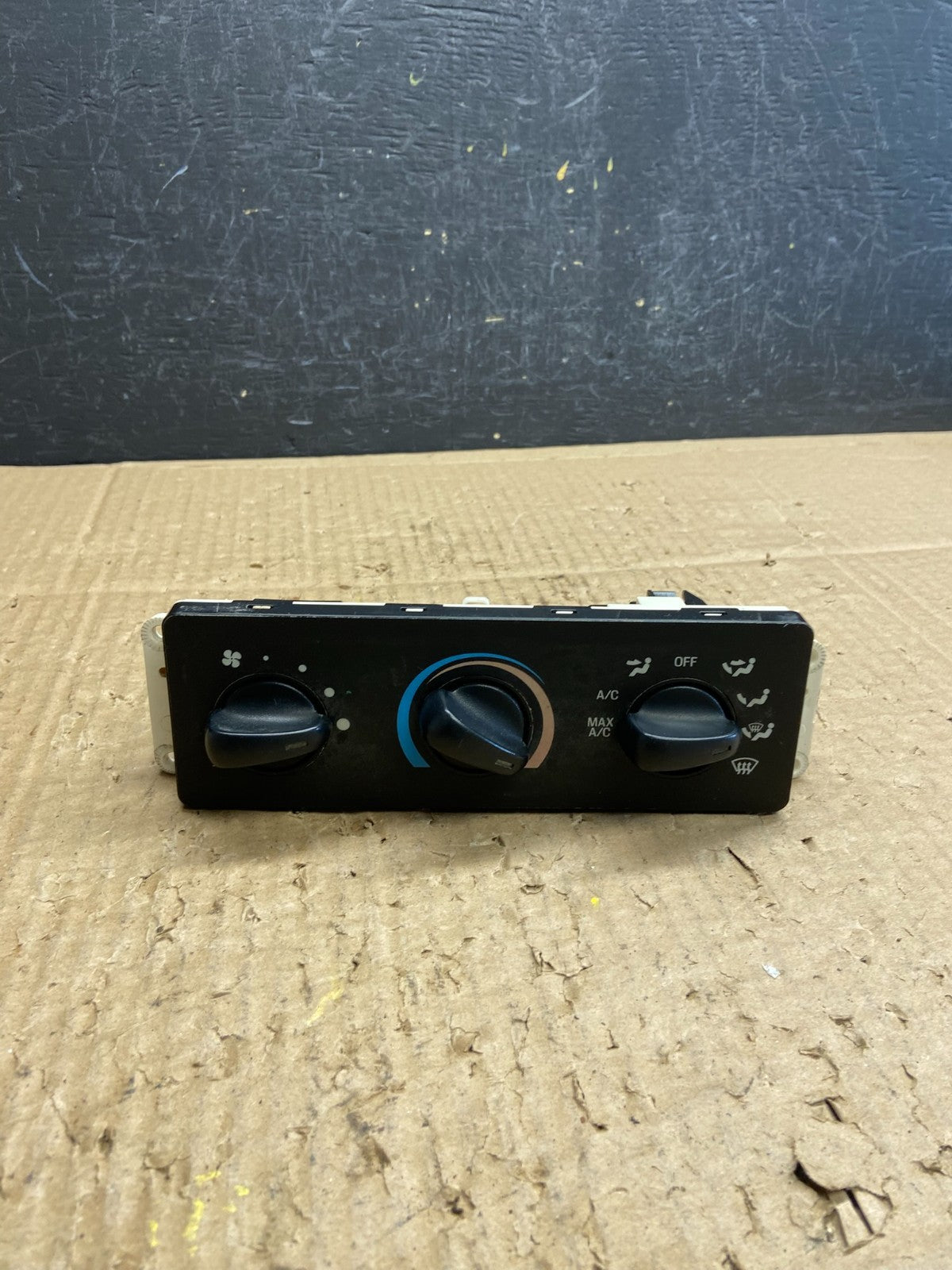 1999 to 2004 Ford F250 F350 Super Duty Heater A/C Climate Control AD1952 DG0