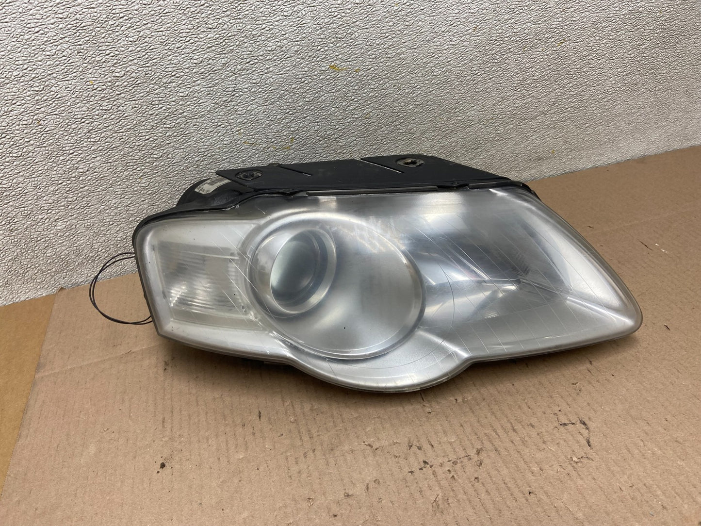 2006-2010 Volkswagen Passat Right Passenger Side Halogen Headlight Z3913 DW0