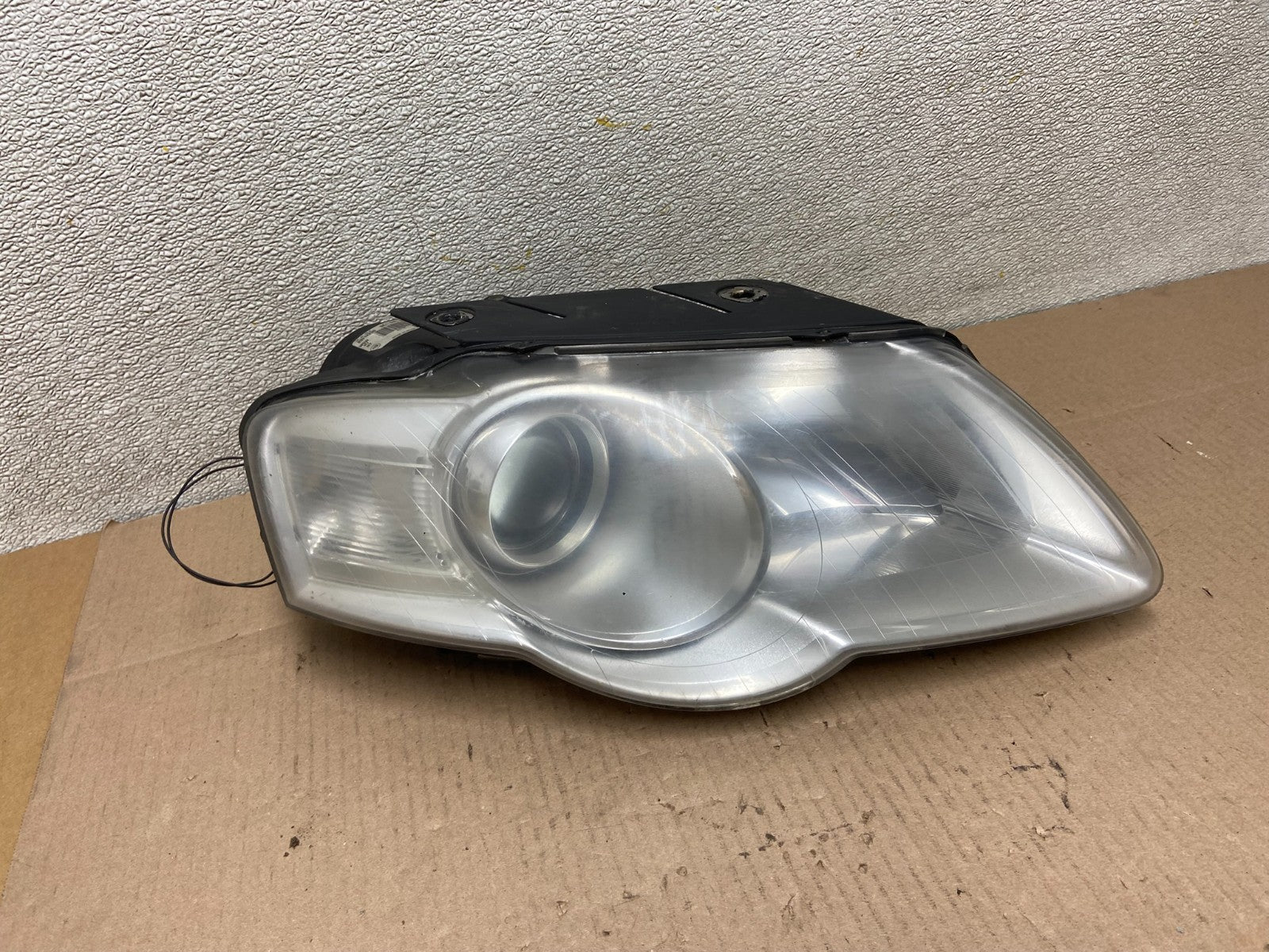 2006-2010 Volkswagen Passat Right Passenger Side Halogen Headlight Z3913 DW0