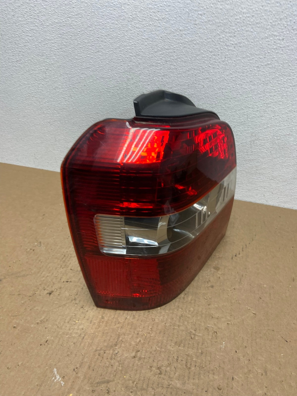 2004-2007 Toyota Highlander Left Driver LH Side Tail Light OEM AC1388 LK2