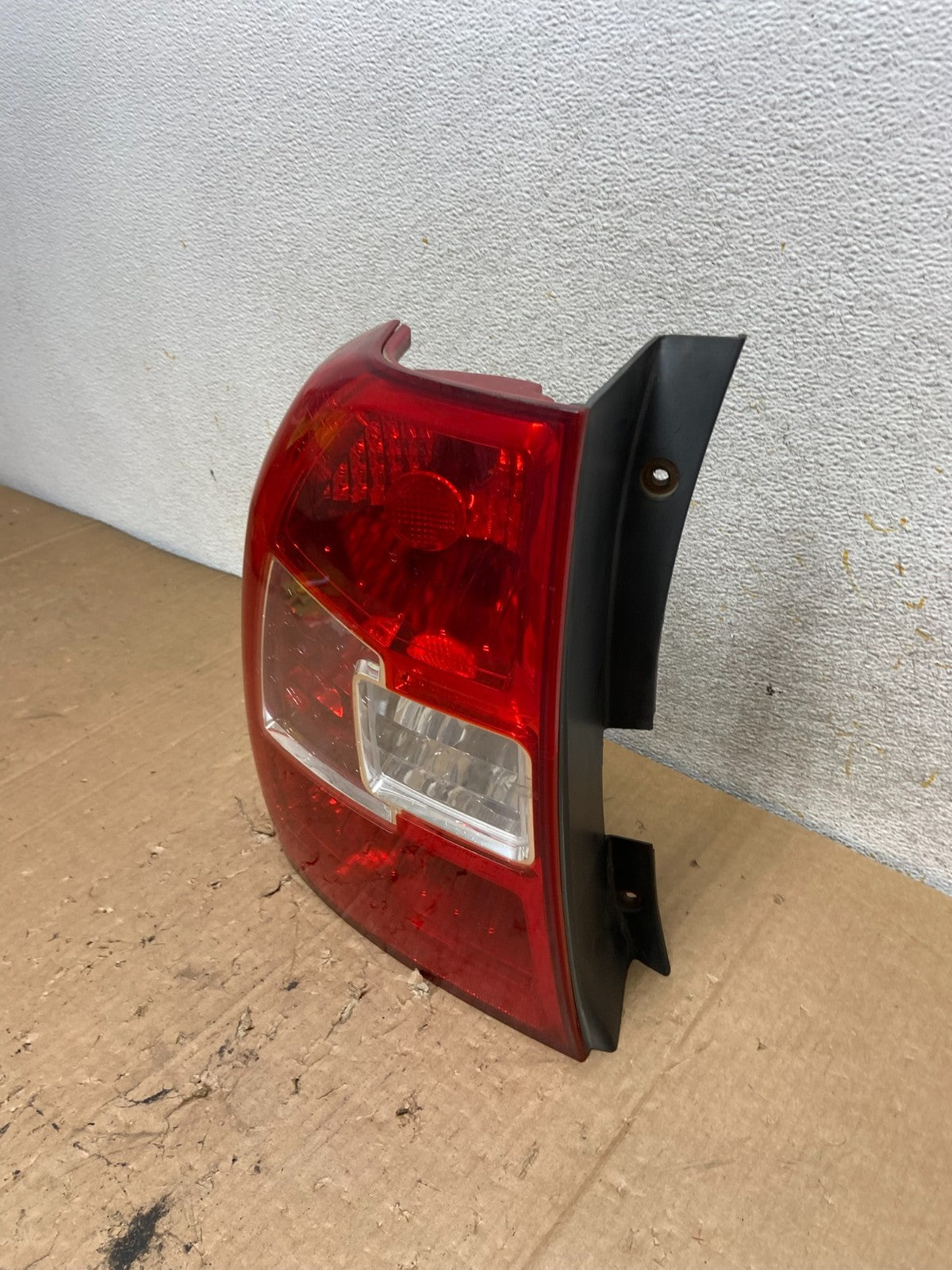 2009 to 2010 Kia Sportage Left Driver Side LH Side Tail Light AI9171 DW1