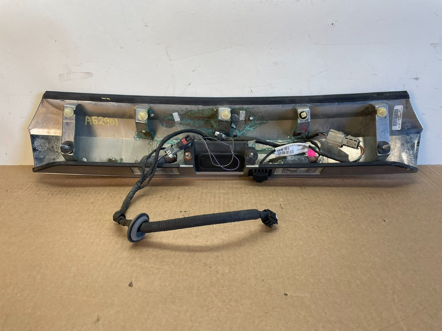 2010-2015 Gmc Terrain Lift Gate Handle Trim Back Up Camera Chrome Panel AG29013