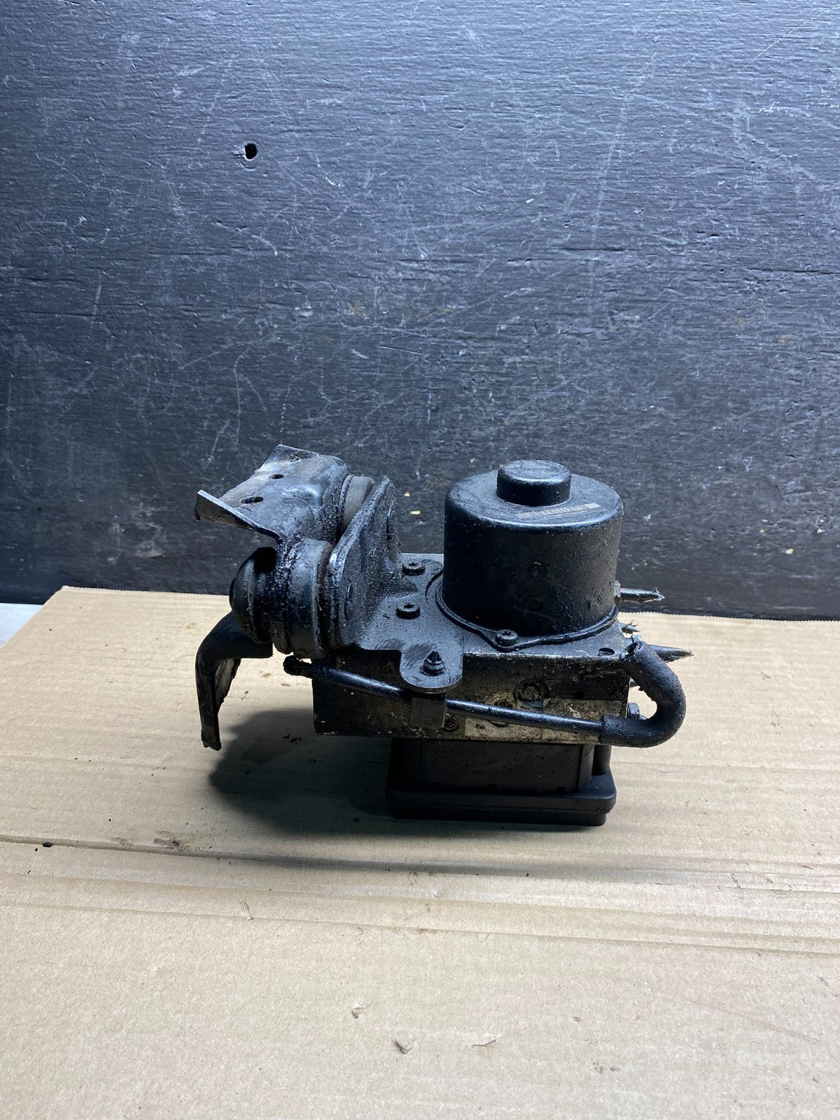 2002 to 2005 Mercedes ML-Class ML320 ABS Control Module A1635450316 AH9615 DG3